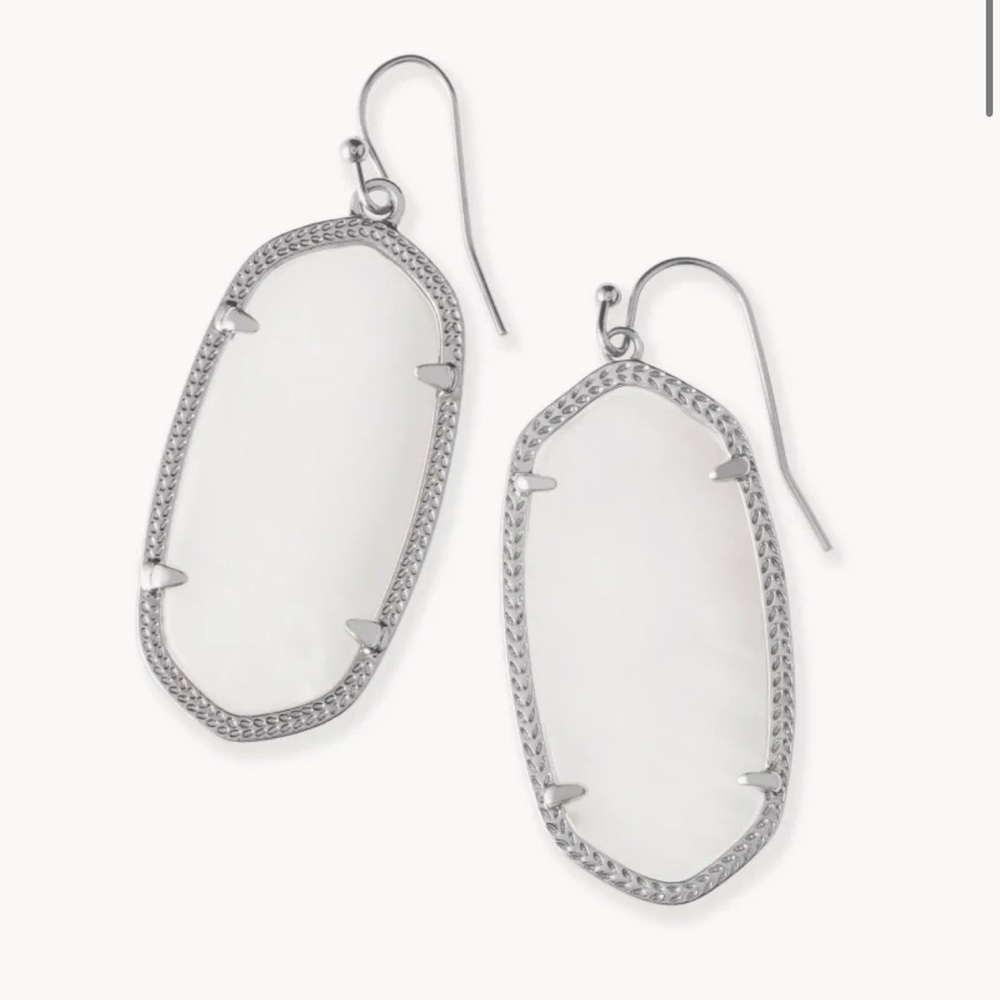 Kendra Scott Elle Silver Drop Earrings In Ivory
Mother-Of-Pearl